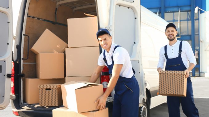 What Kind of Service Does a Moving Company Provide?